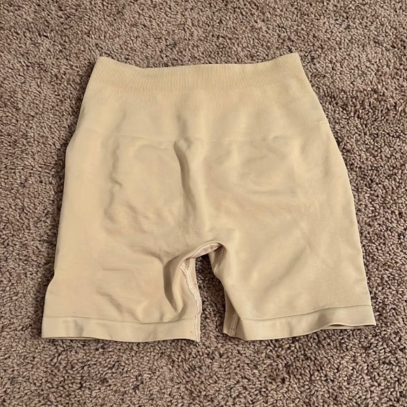 Alphalete Pants - Alphalete Amplify Short